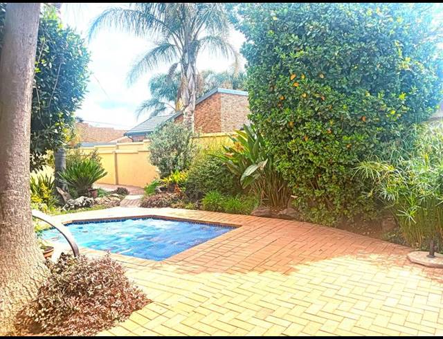 4 BEDROOM HOUSE FOR SALE IN SUNWARD PARK